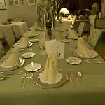 Hotel-restaurant Lindenhof ホテル Kreuzwertheim